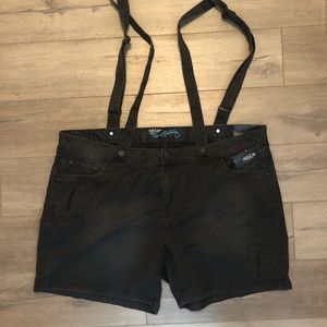 MBLM Tess Holiday: black jean suspender shorts